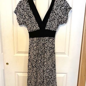 Velvet Torch short sleeve pattern stretchy dress